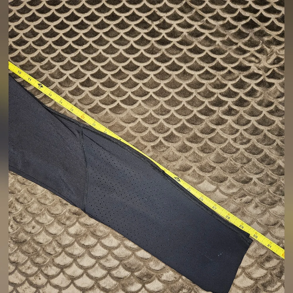 Lululemon Barre Star Pant in Black - Size 8 (FLAWED)